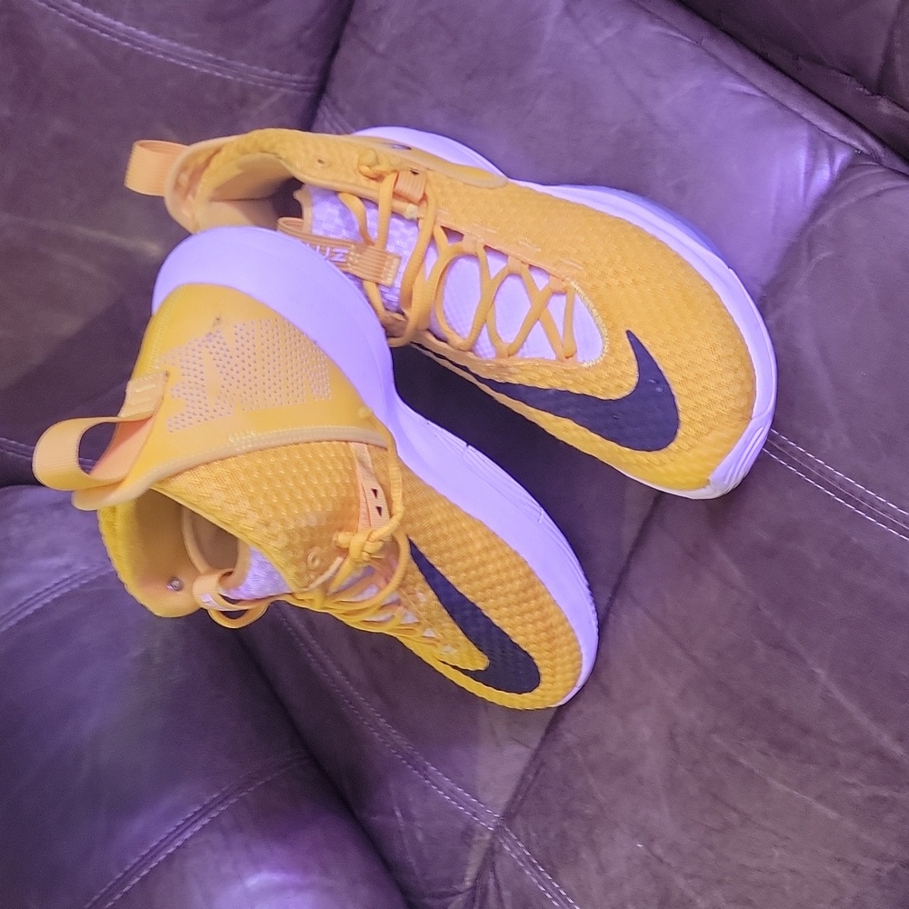 Men's Size 12.5 Nike Air Zoom Rise Yellow Black and White